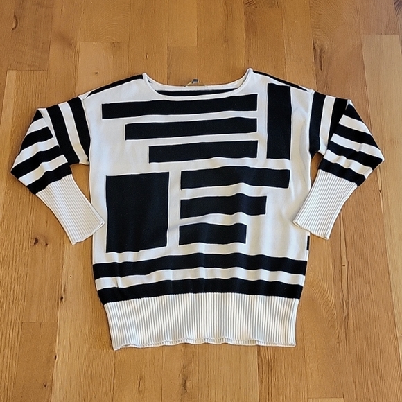 Women's size large sweater - Picture 1 of 7